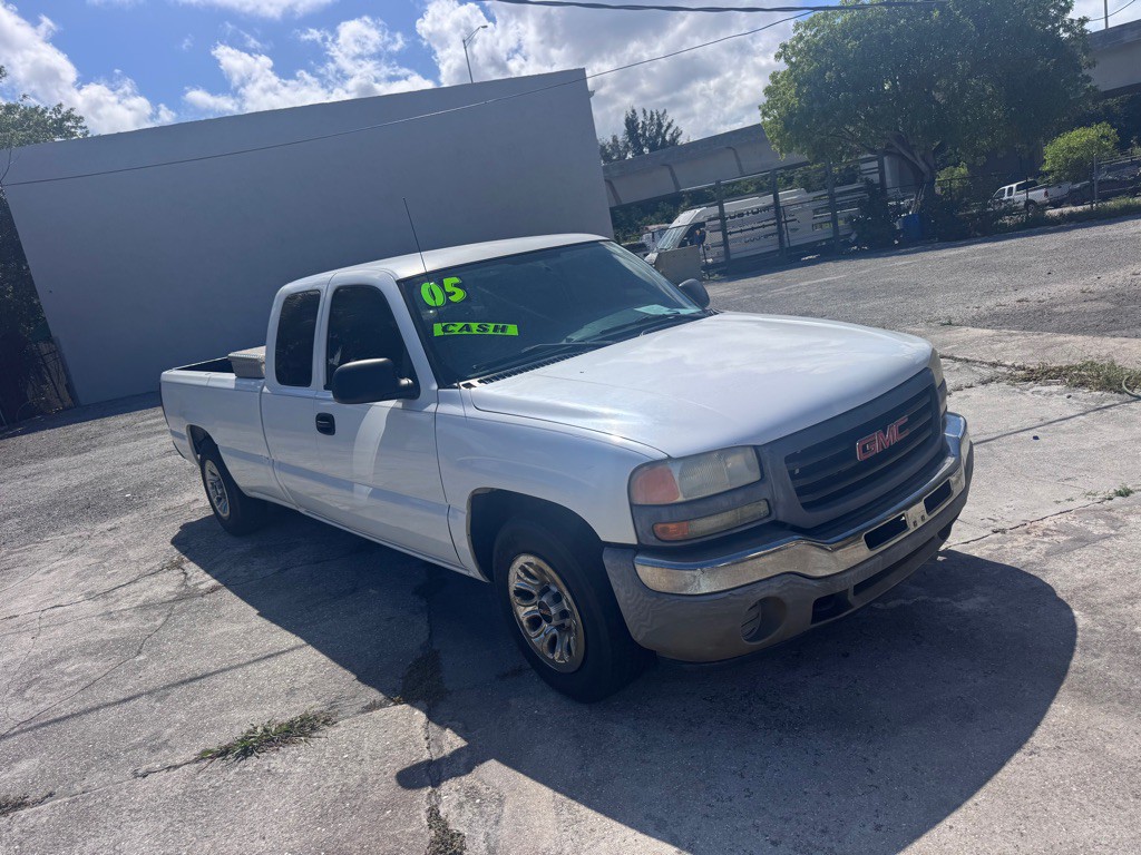 2005 GMC Sierra Image 2