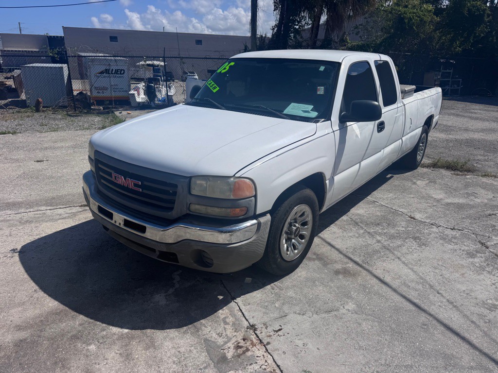 2005 GMC Sierra Image 3