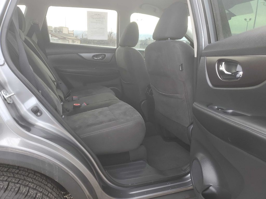 2016 Nissan Rogue Image 10