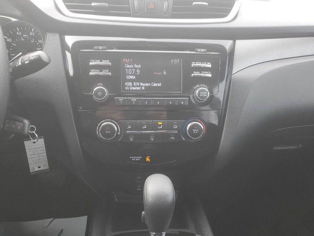 2016 Nissan Rogue Image 12