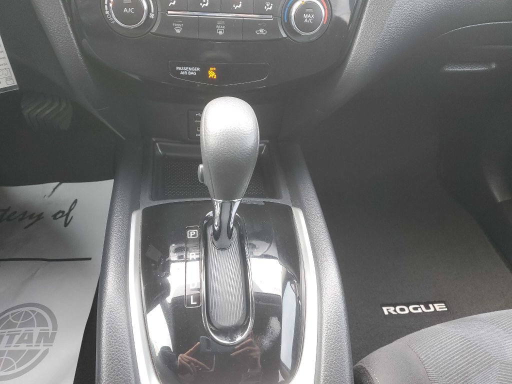 2016 Nissan Rogue Image 13