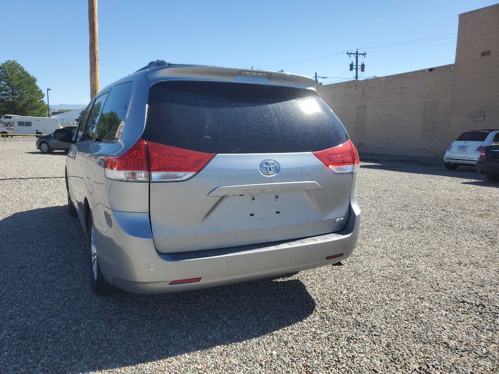 2013 Toyota Sienna Image 4
