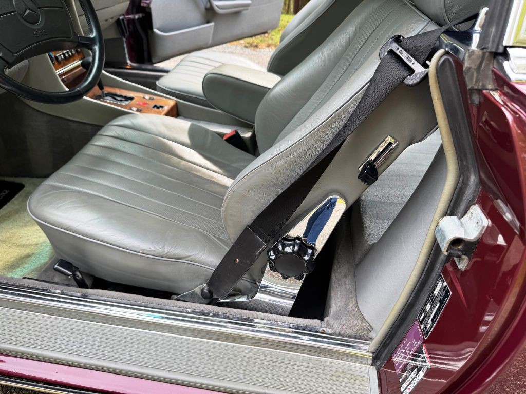 1987 Mercedes-Benz 560-Class Image 14