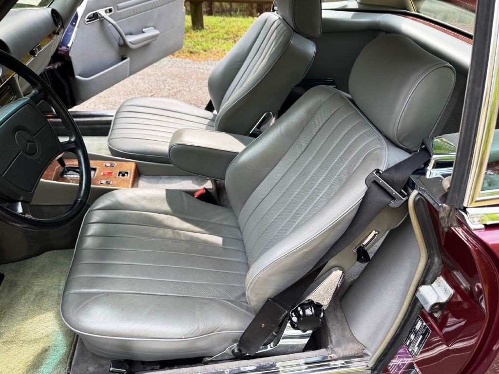 1987 Mercedes-Benz 560-Class Image 15