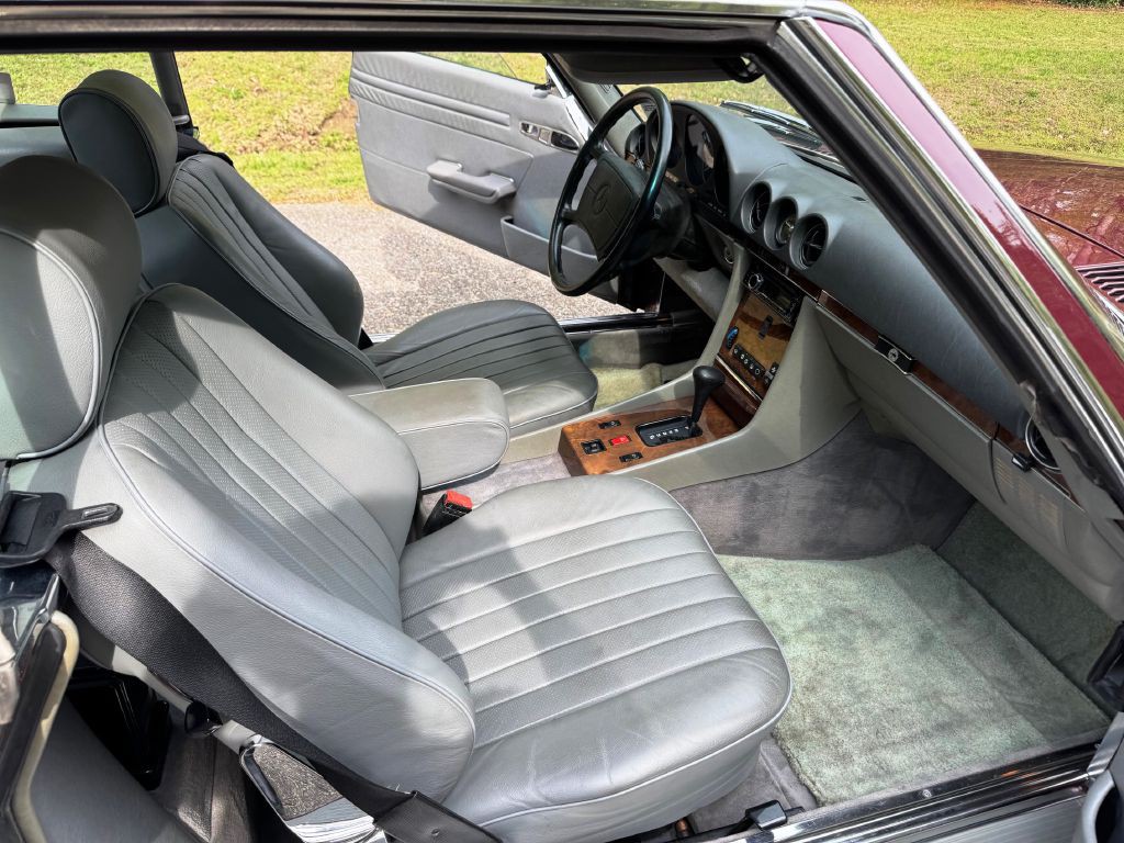 1987 Mercedes-Benz 560-Class Image 16