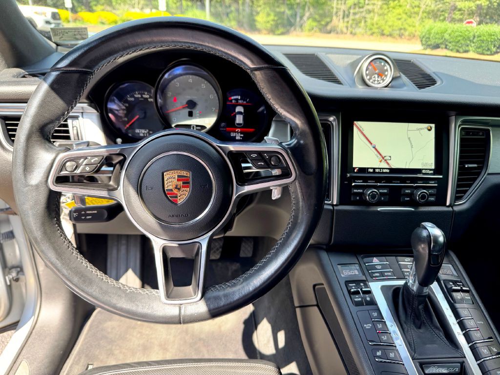 2015 Porsche Macan Image 10