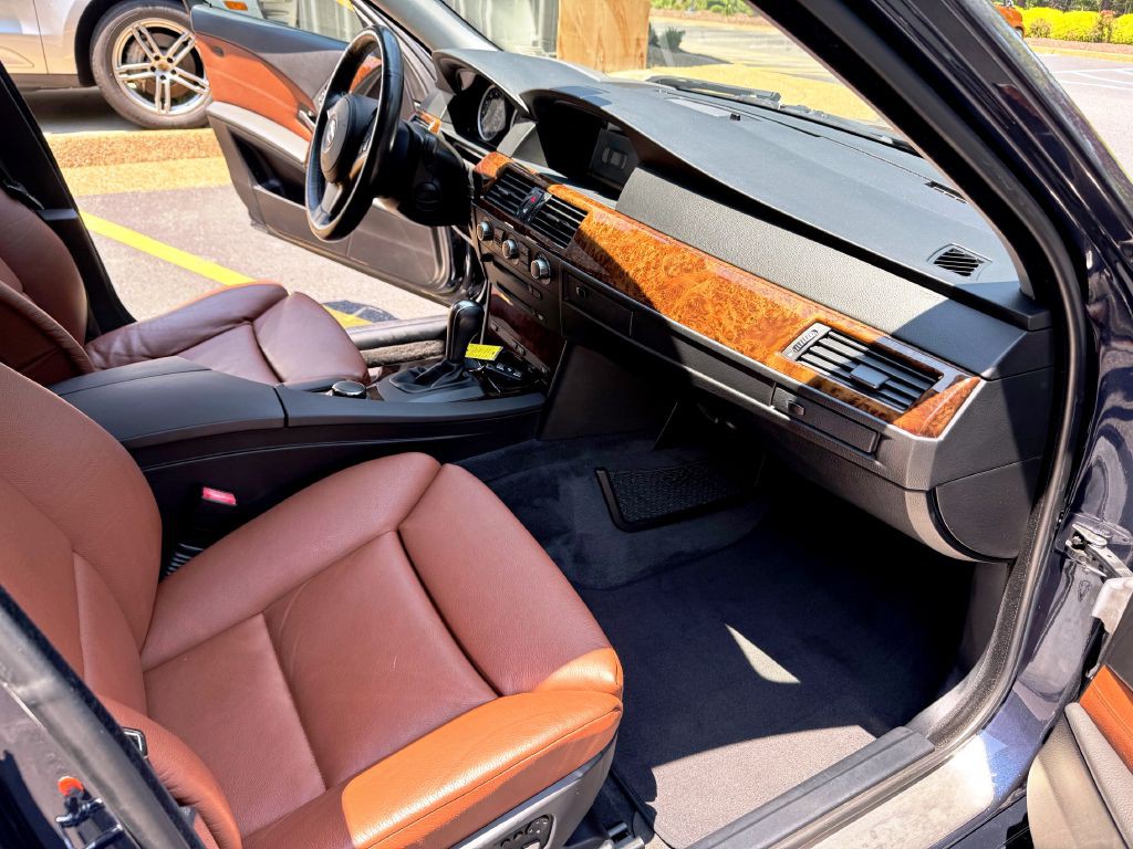 2007 BMW 5 Series Image 12