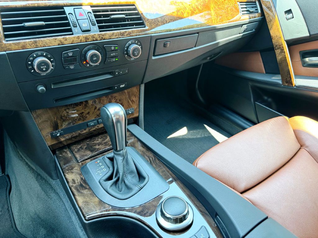 2007 BMW 5 Series Image 16
