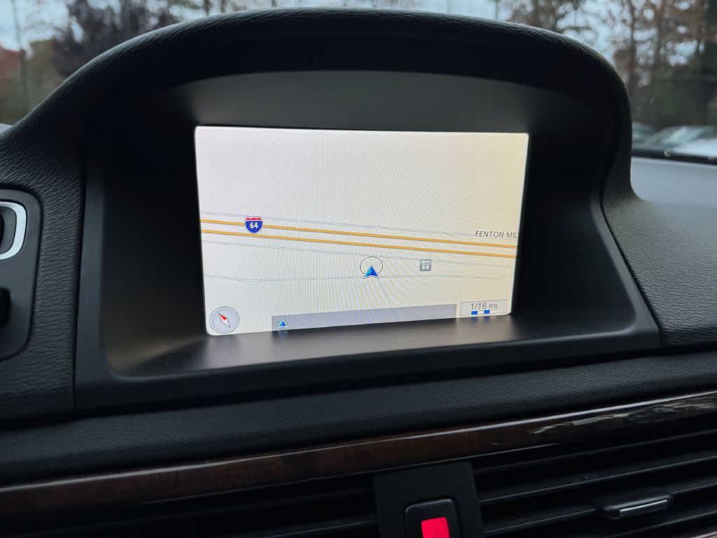 2013 Volvo XC70 Image 16