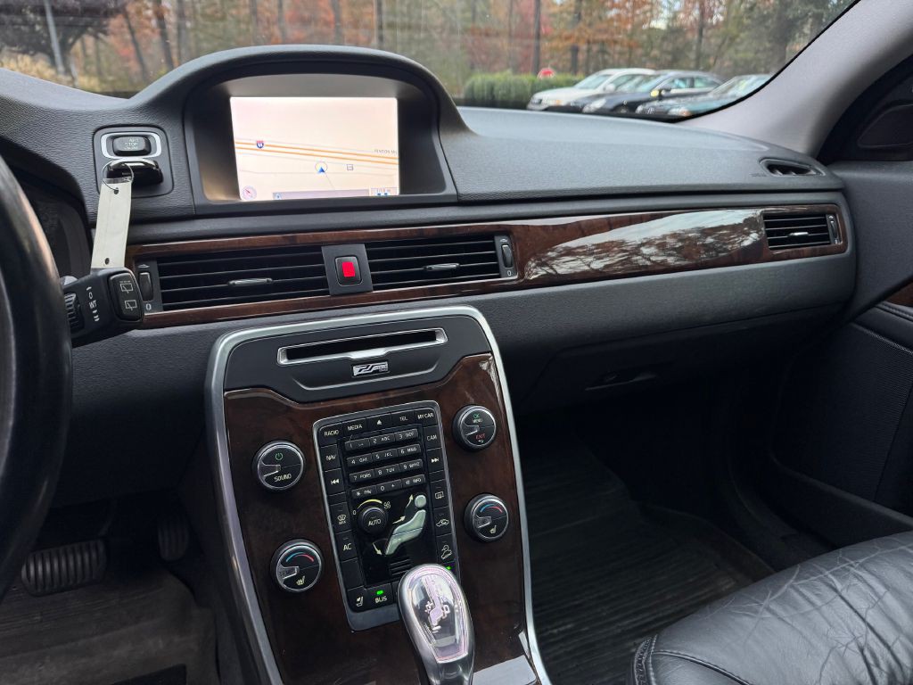 2013 Volvo XC70 Image 17