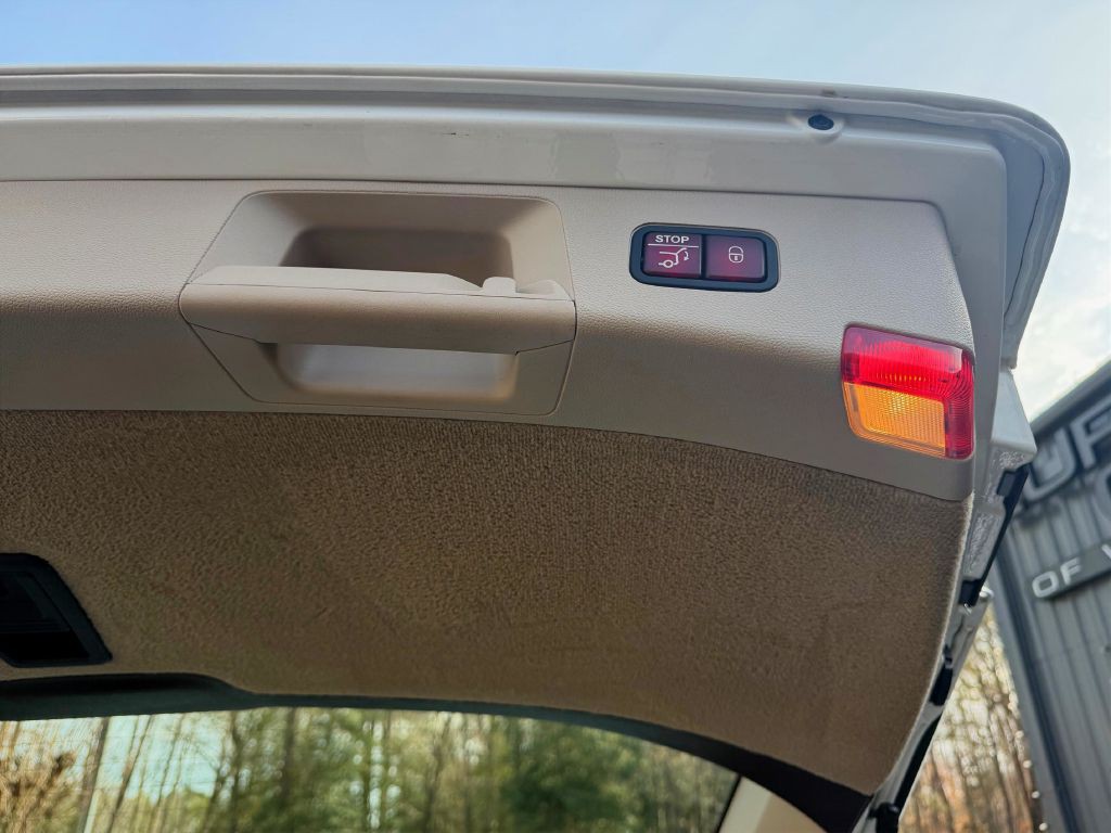 2016 Mercedes-Benz E-Class Image 16