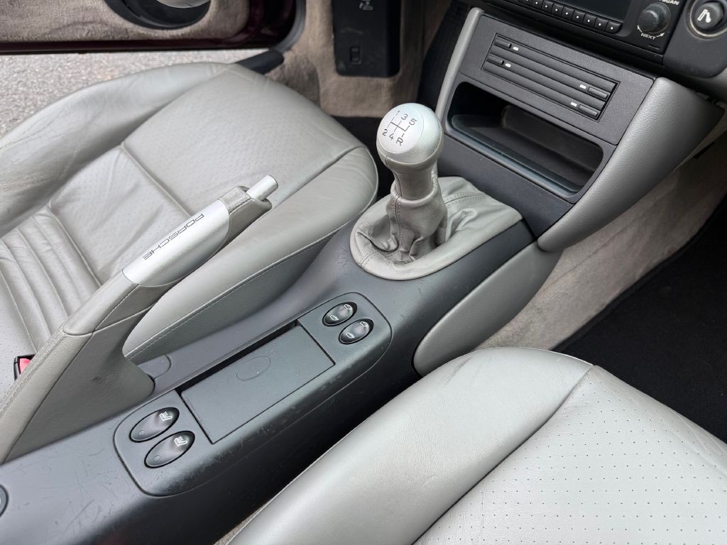 2004 Porsche Boxster Image 17