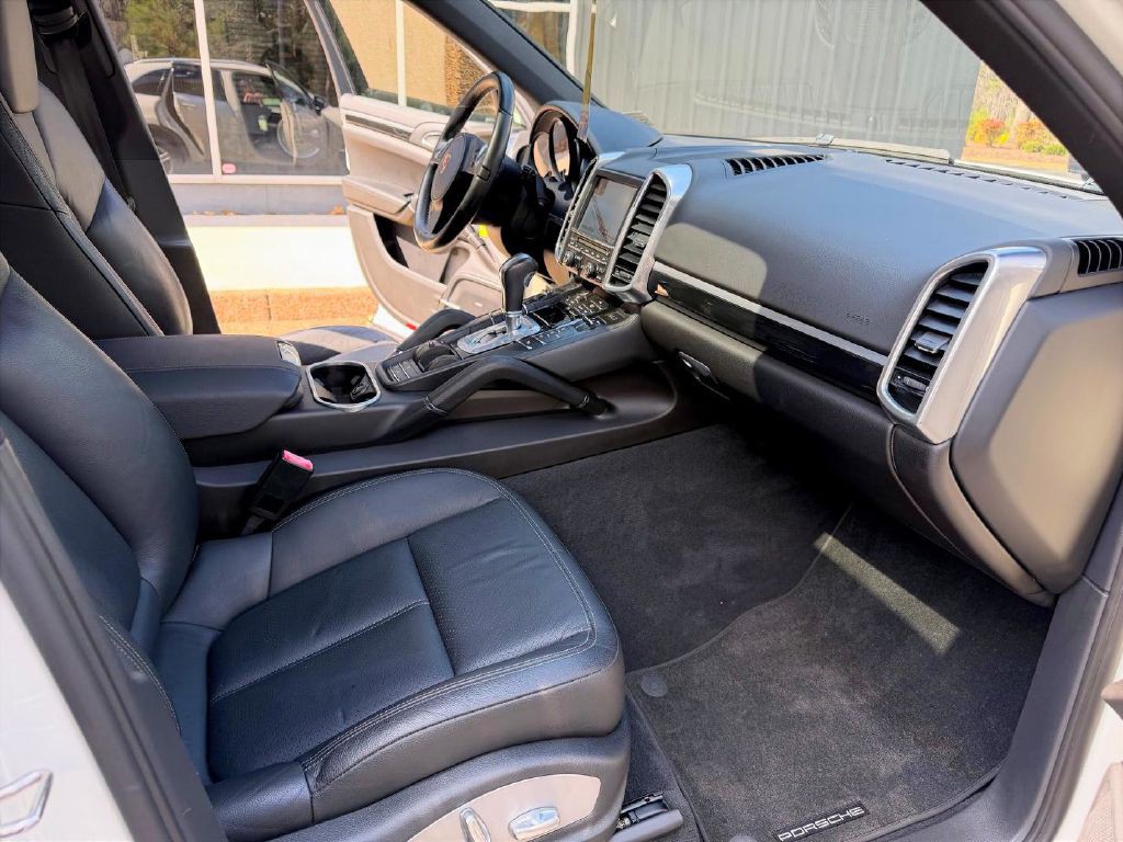 2011 Porsche Cayenne Image 15
