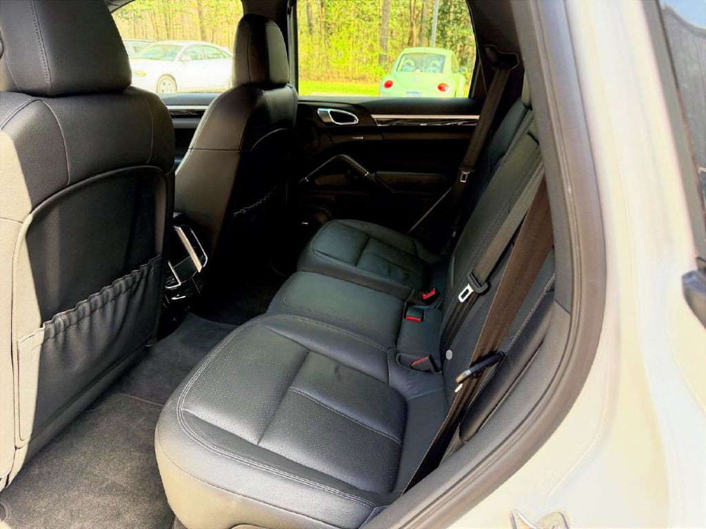 2011 Porsche Cayenne Image 16