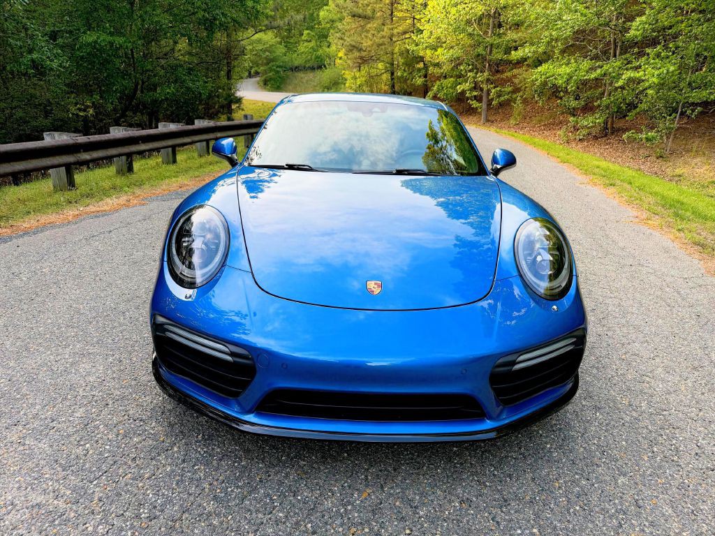 2018 Porsche 911 Image 2