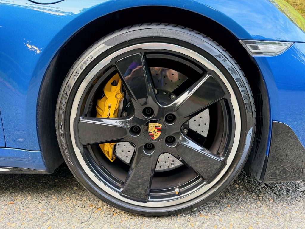 2018 Porsche 911 Image 25