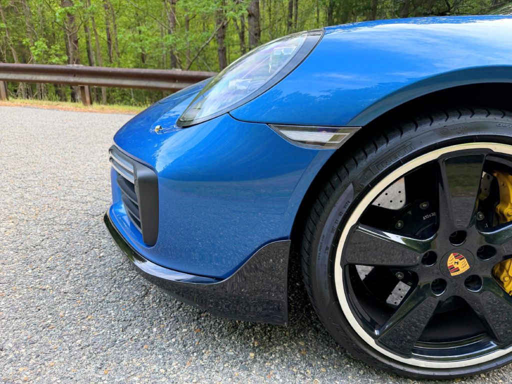 2018 Porsche 911 Image 26