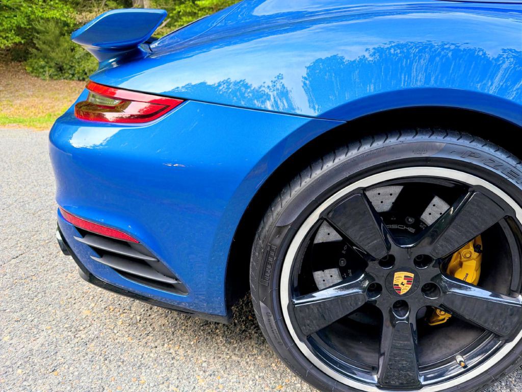 2018 Porsche 911 Image 33
