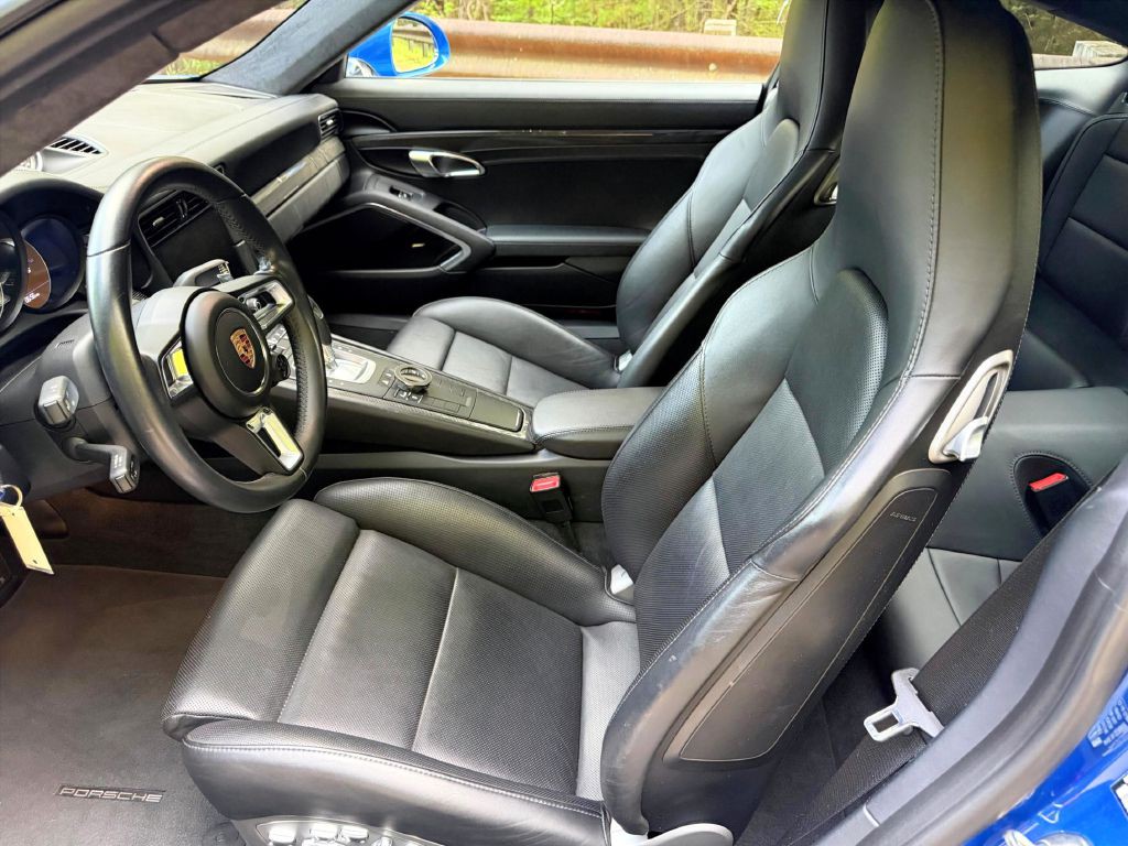 2018 Porsche 911 Image 60