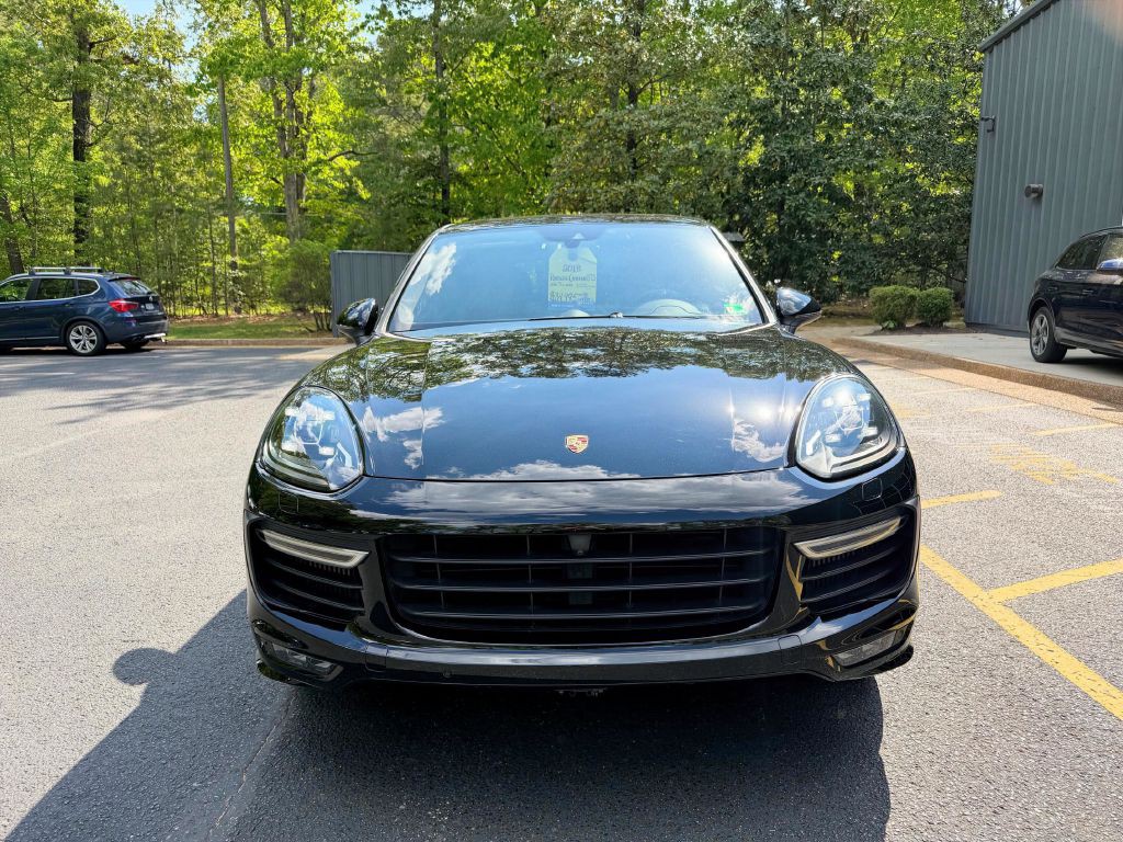 2018 Porsche Cayenne Image 2