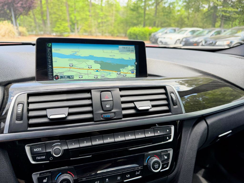 2016 BMW 3 Series Image 17