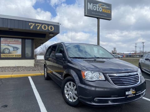 2015 Chrysler Town & Country Image 1