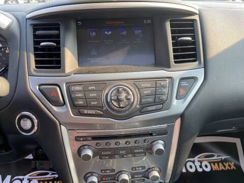 2017 Nissan Pathfinder Image 9