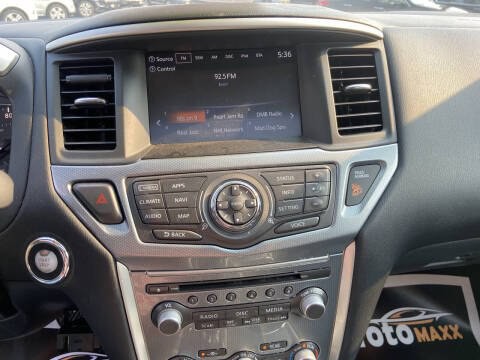 2017 Nissan Pathfinder Image 11