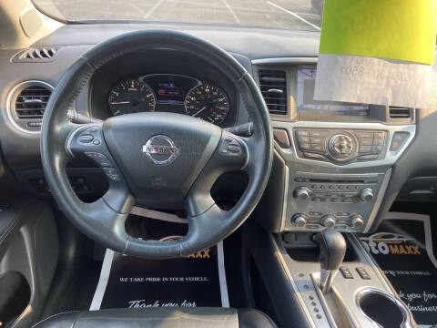 2017 Nissan Pathfinder Image 12