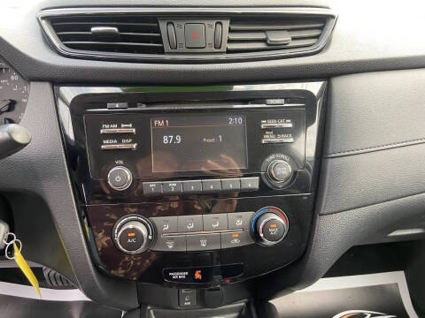 2017 Nissan Rogue Image 8