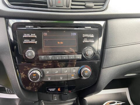 2017 Nissan Rogue Image 9