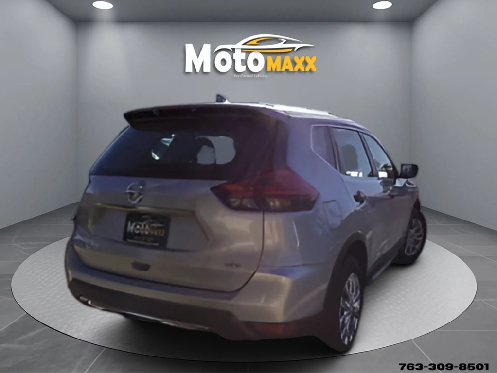 2017 Nissan Rogue Image 2