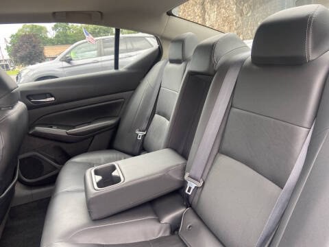 2019 Nissan Altima Image 14