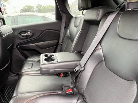 2019 Jeep Cherokee Image 16