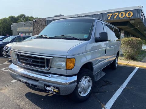 2005 Ford Econoline Image 2