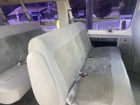 2005 Ford Econoline Image 9