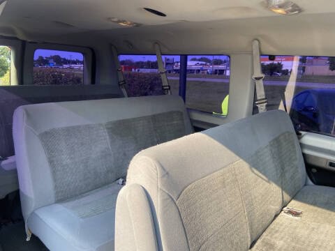 2005 Ford Econoline Image 10