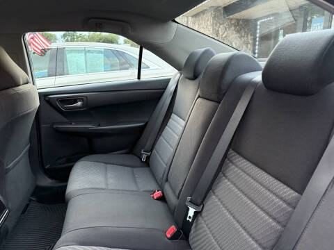 2015 Toyota Camry Image 12