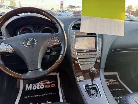 2011 Lexus ES Image 11