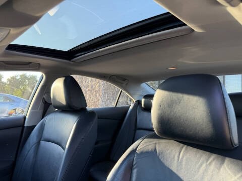 2011 Lexus ES Image 17