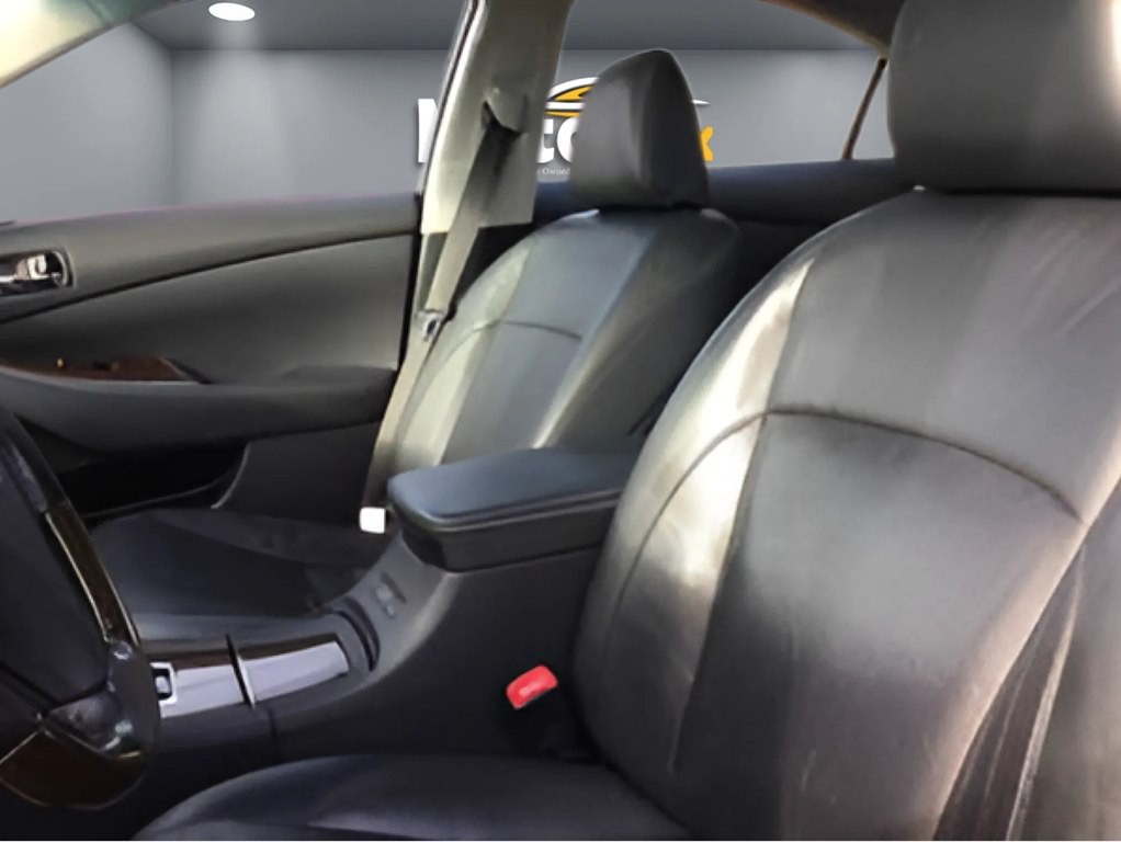 2011 Lexus ES Image 8