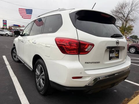 2018 Nissan Pathfinder Image 3