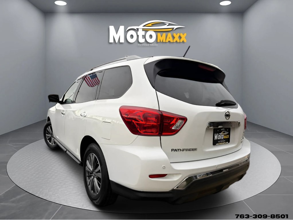 2018 Nissan Pathfinder Image 3