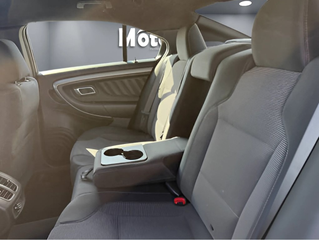 2015 Ford Taurus Image 8