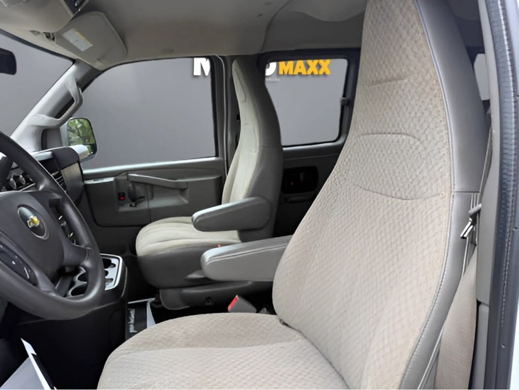 2020 Chevrolet Express Image 7