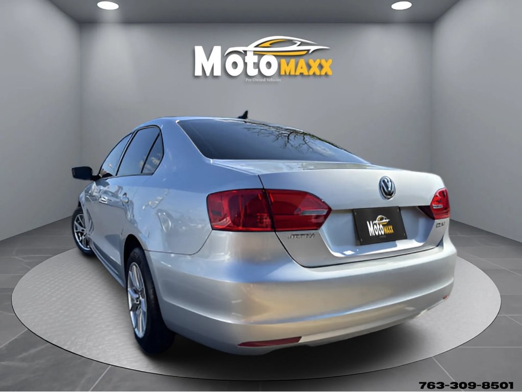 2011 Volkswagen Jetta Image 3