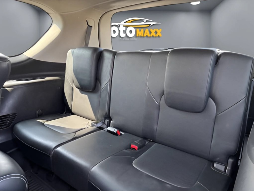 2015 INFINITI QX80 Image 9