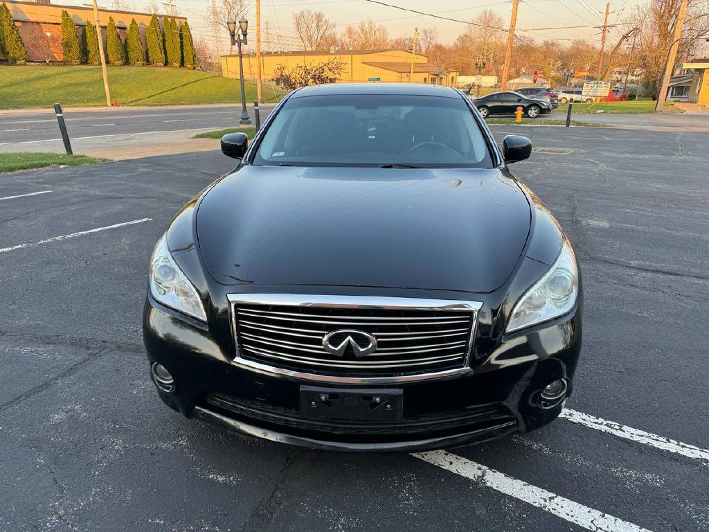 2011 INFINITI M37 Image 2