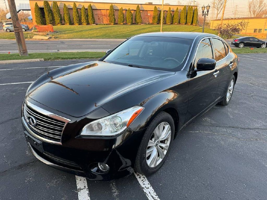 2011 INFINITI M37 Image 3