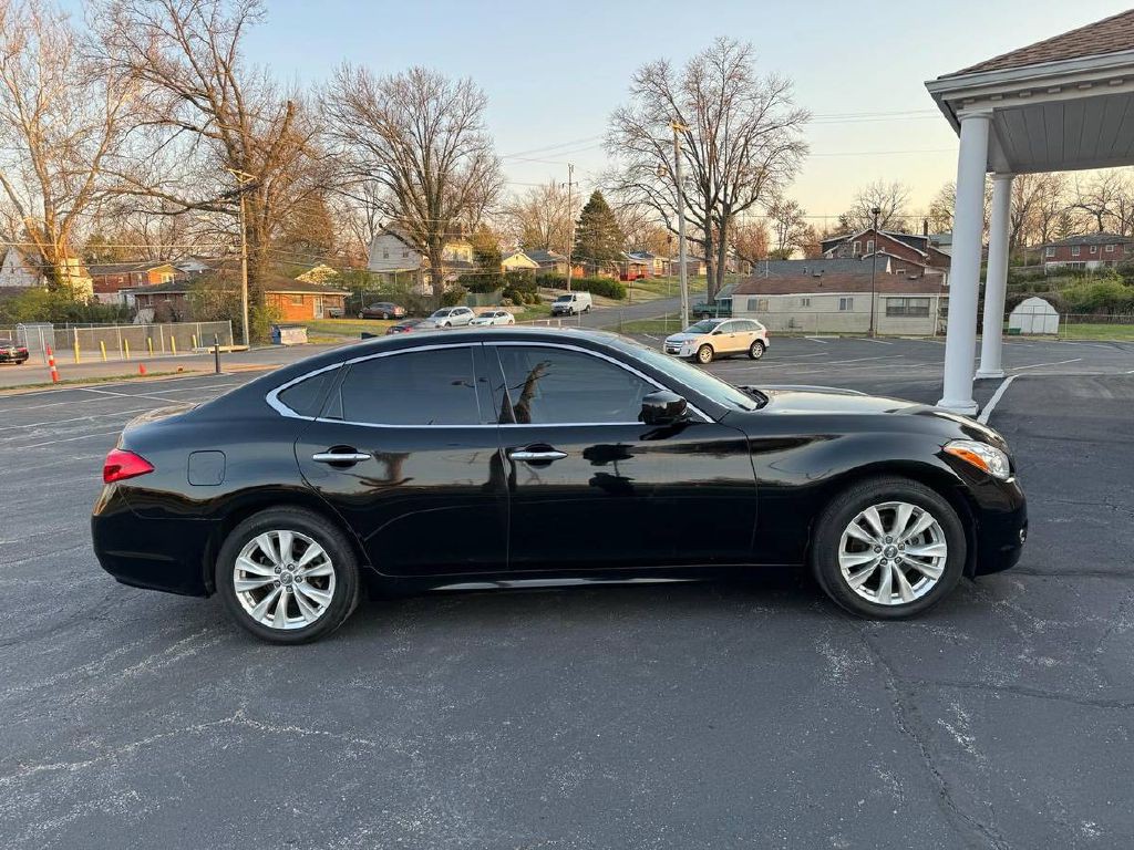 2011 INFINITI M37 Image 4